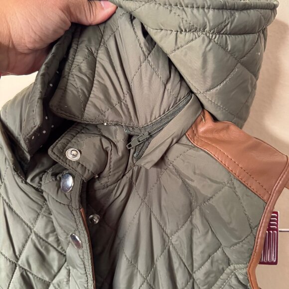 Altar'd State Puffer Puff Jacket Vest Hooded Army Green Size S - Picture 5 of 12